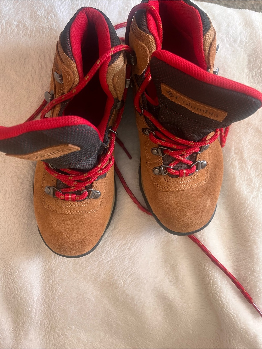 Columbia Brown Suede Hiking boots with Red Laces - Picture 2 of 7